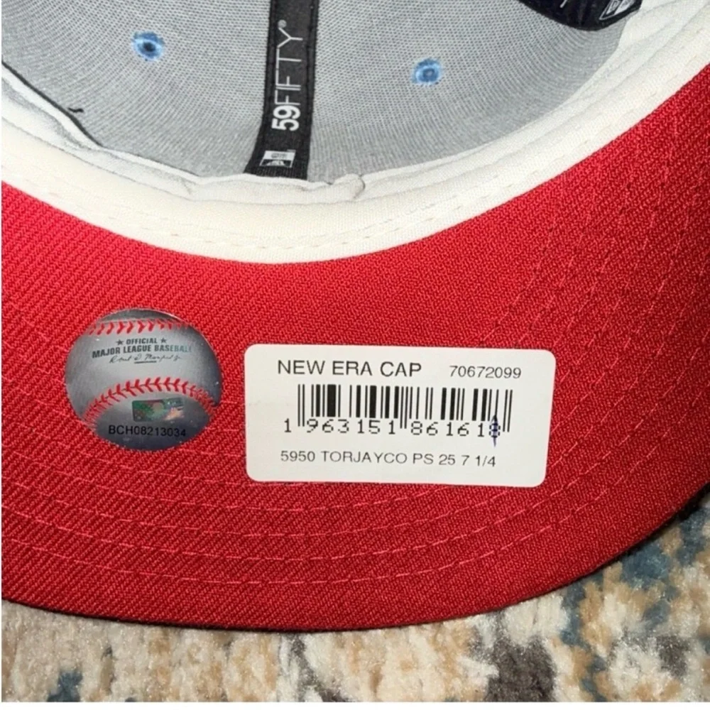 New Era Light Blue and Black Blue Jays Fitted Cap - Picture 8 of 8